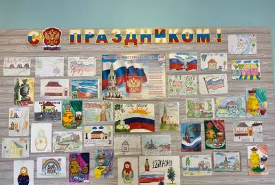 Выставка детских рисунков детей «С малой родины моей начинается Россия!»